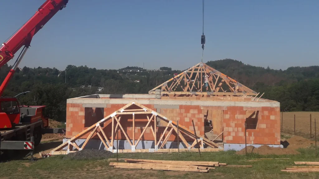 Zakládání stavby rodinného domu v Hrusicích v roce 2019